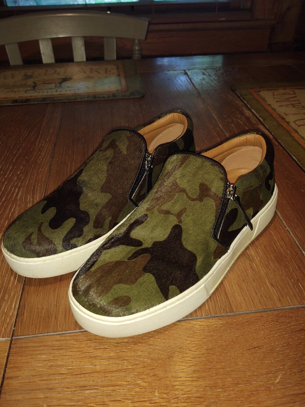 Vary Volatile Camouflage Cow Hair & Leather Slip-In Zip-Up Sneakers Size 9
